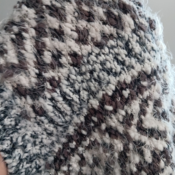 Self Contrast Jordyn V Neck Sweater - Picture 4 of 7